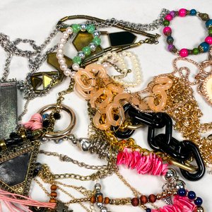 Lote Variado de Bijouterie: Collares y Pulseras - imagen 4