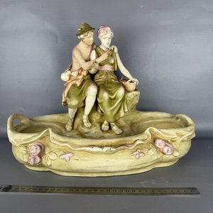 Lote siguiente: Jardinera Decorativa Royal Dux Bohemia Art Nouveau Pareja Figuras Bizcocho Pintado