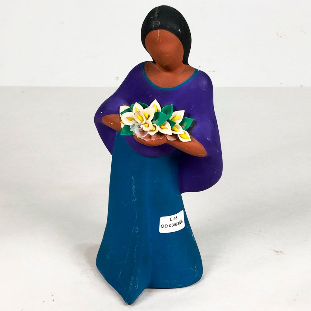 Figurita cerámica azul de mujer con flores - imagen 2