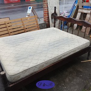 Lote siguiente: Cama de 2 plazas con colchón