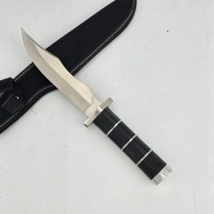 Cuchillo de Acero Inoxidable con Vaina Negra y Mango Rayado - imagen 3
