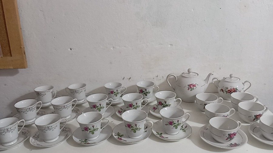 Juego de café vintage de porcelana con patrón floral - imagen 2