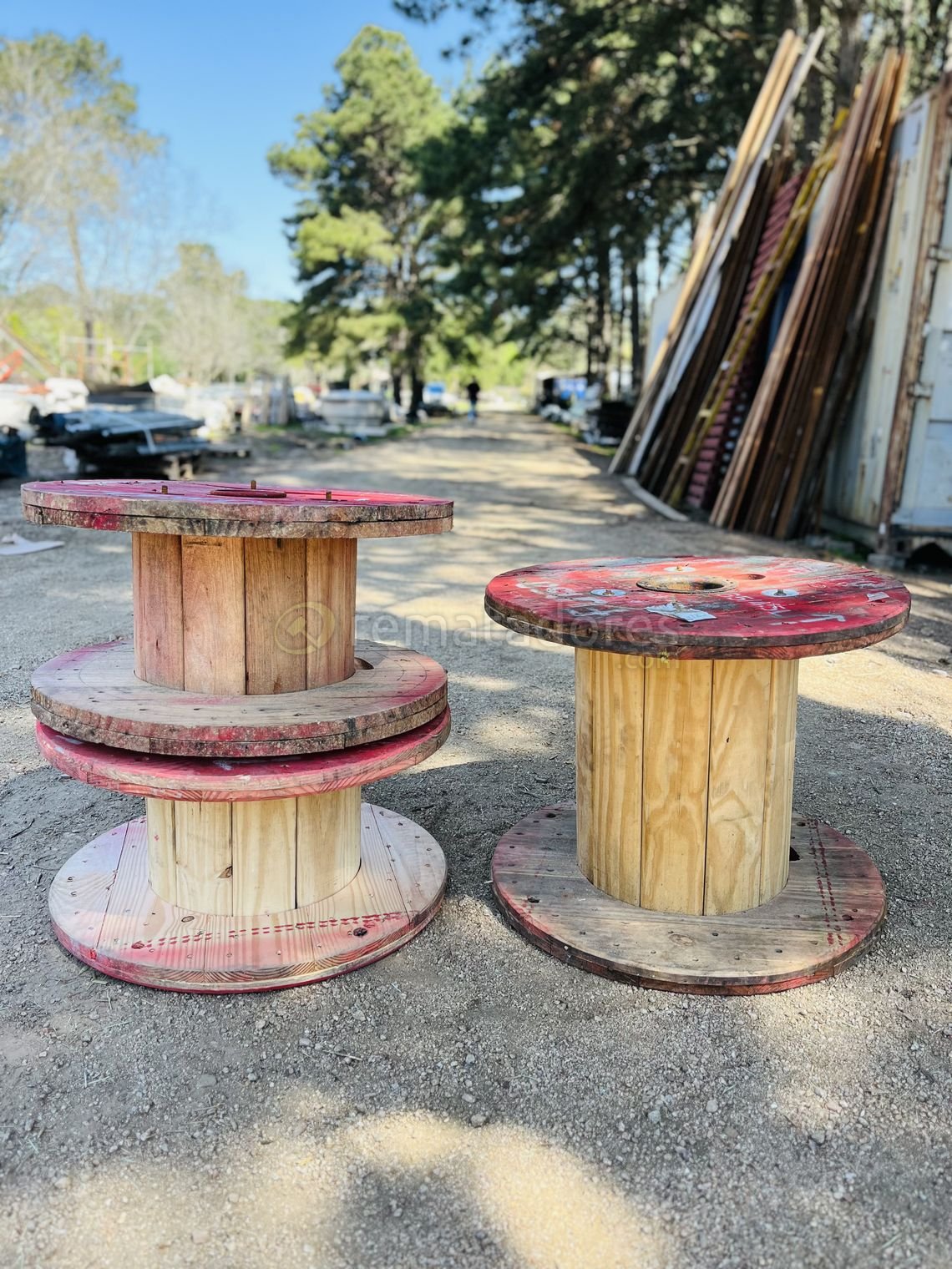 Dos Carreteles de Madera Grandes para Cables