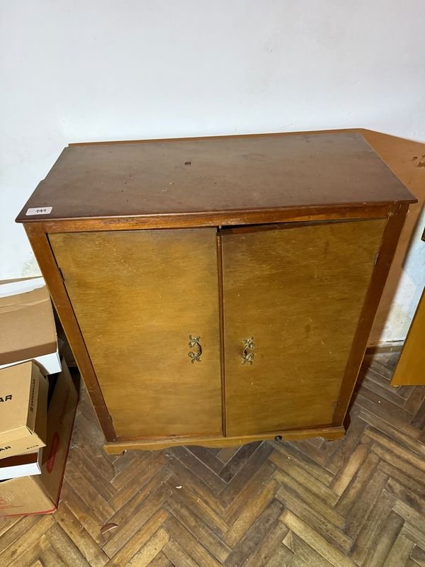 Zapatero de Madera con Puertas y Estantes