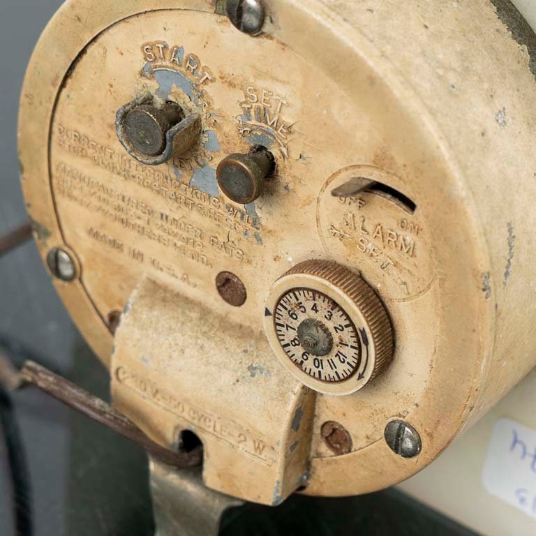 Reloj eléctrico de mármol y bronce americano - imagen 2