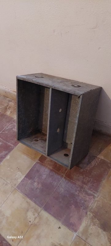 Cajón de chapa para contador: Un artículo de oficina en excelente condición