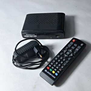 Televisor Samsung LCD 32" Serie 4 con Sintonizador Ledstar y Accesorios - imagen 2