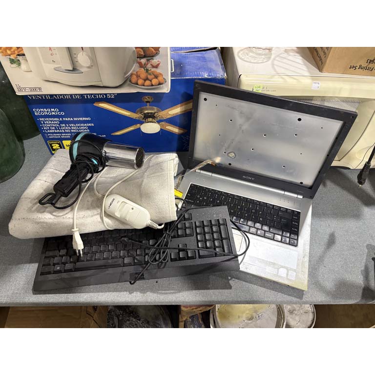 Lote siguiente: Laptop, calienta cama y secador de pelo para la venta