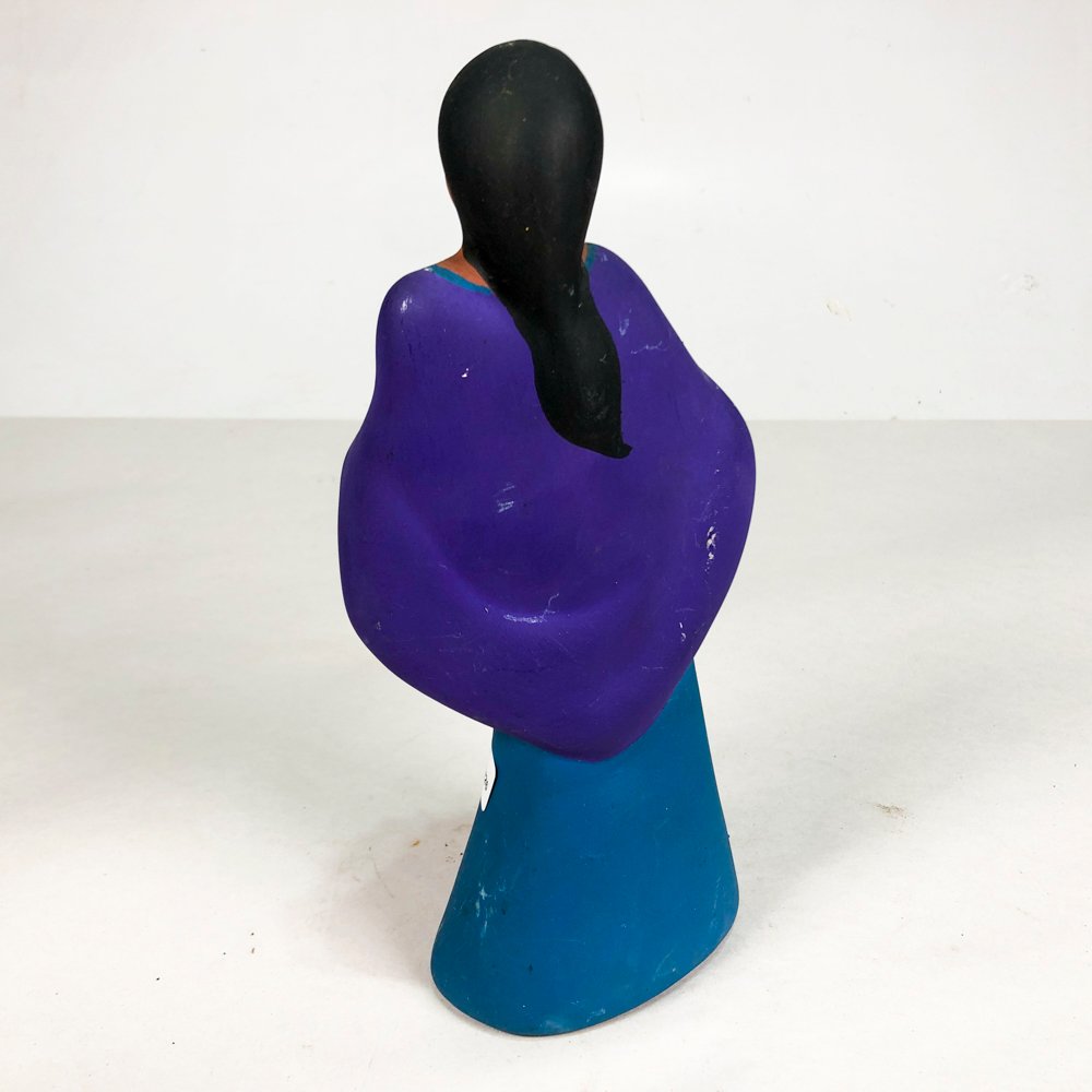 Figurita cerámica azul de mujer con flores - imagen 5