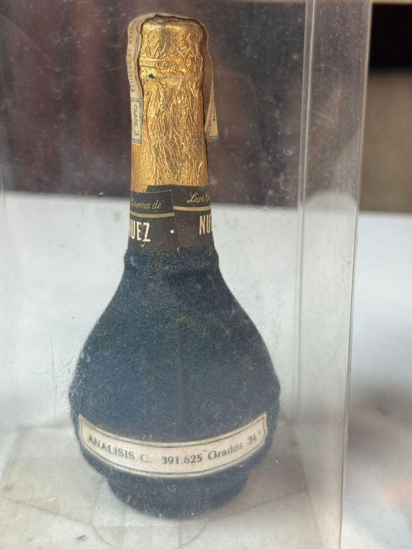 Colección de botellas pequeñas y únicas - imagen 10