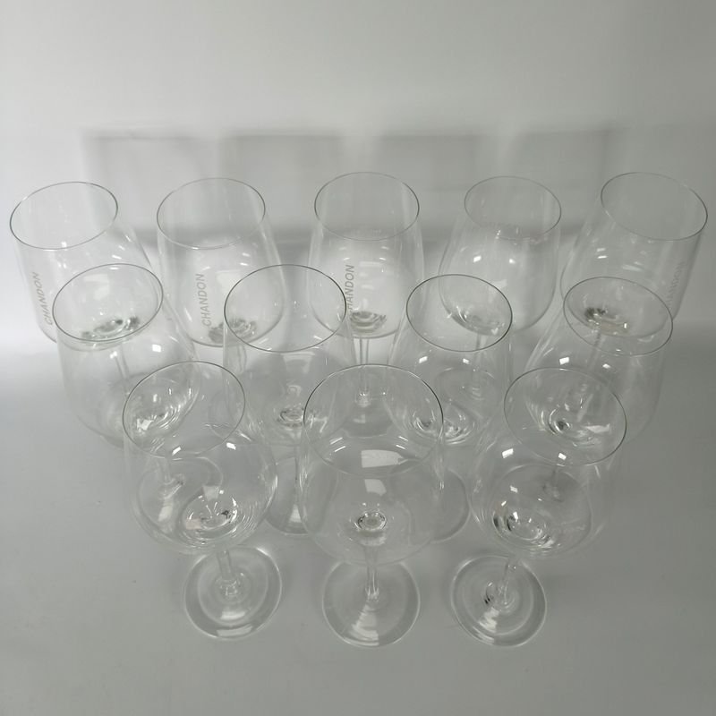 Cajas con copas de vino Chandon - imagen 2