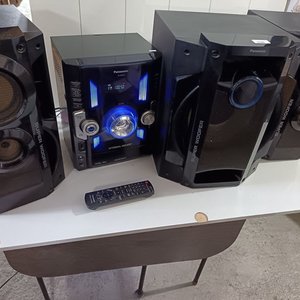 Lote anterior: Equipo de Sonido Panasonic SA-AKX70 con Parlantes Super Woofer y Control Remoto