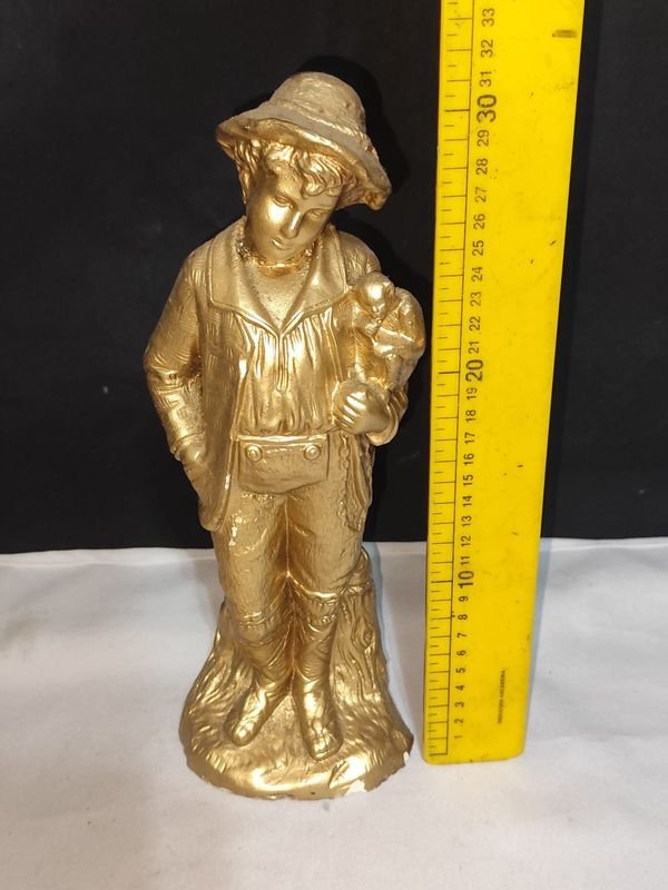 Estatua de Figura Clásica con Detalles de Oro - imagen 2