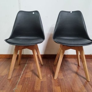 Par de Sillas Modernas Diseño Eames Plástico Negro y Madera Clara - imagen 2