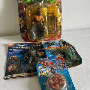 Lote de Figuras de Acción y Juguetes Coleccionables: Tortugas Ninja, Batman y Más - imagen 2