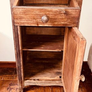 Mesa de Luz Antigua con Cajón, Puerta y Mármol - imagen 3