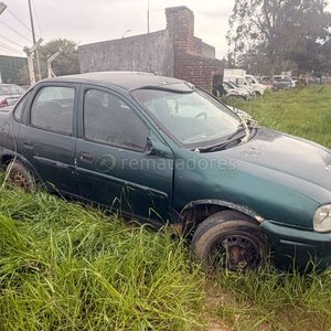 Chevrolet Corsa Sedan Verde - Venta de Vehículo Usado - imagen 2