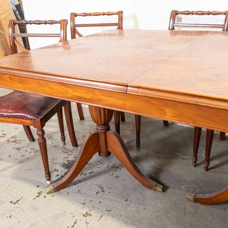 Mesa de comedor inglesa Sheraton con seis sillas en mal estado - imagen 3