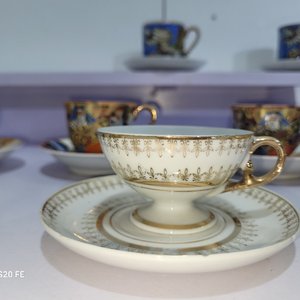 Juego de 26 pocillos y tazas de té en porcelana decorada con platitos - imagen 4
