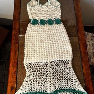 Lote siguiente: Vestido Tejido a Mano Crochet Blanco con Flores Verdes Talle M