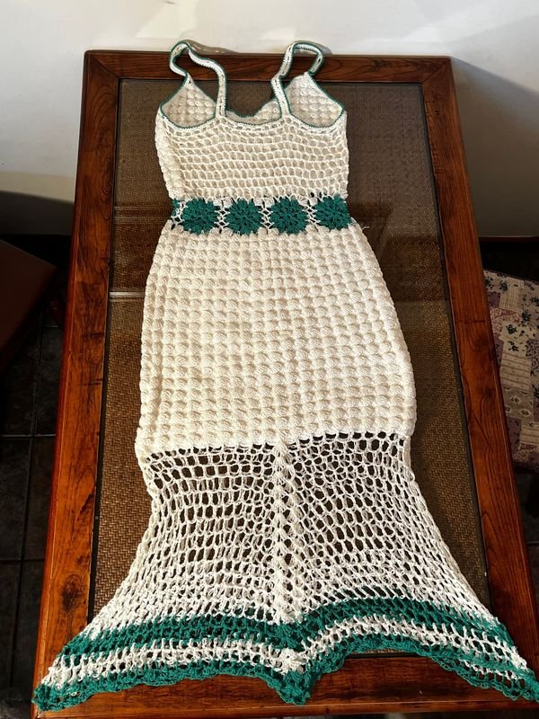 Vestido Tejido a Mano Crochet Blanco con Flores Verdes Talle M