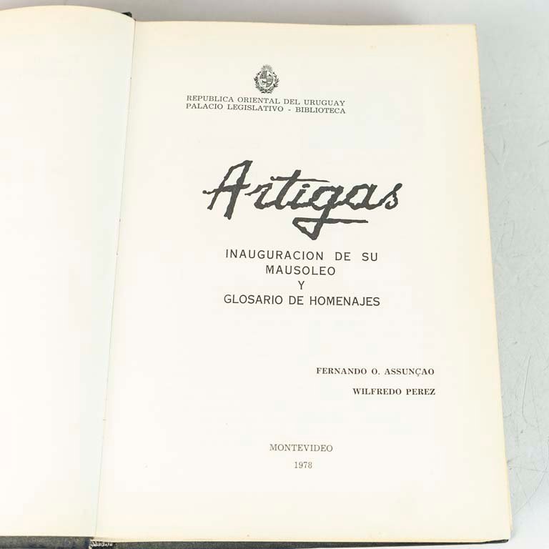 Libro "Artigas: Inauguración de su Mausoleo y Glosario de Homenajes"