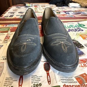 Mocasines Country de Cuero Oscuro con Pespuntes Decorativos - imagen 9