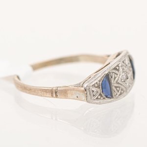 Anillo de Oro Blanco con Brillante y Zafiros - imagen 2
