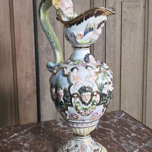 Lote siguiente: Jarra Ornamental Capodimonte Italiana de Porcelana, 34cm