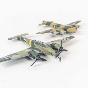Dos Aviones de Metal a Escala para Colección - imagen 2
