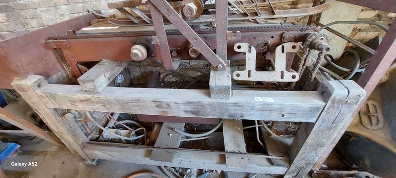 Aparato raro de metal con características antiguas - imagen 9