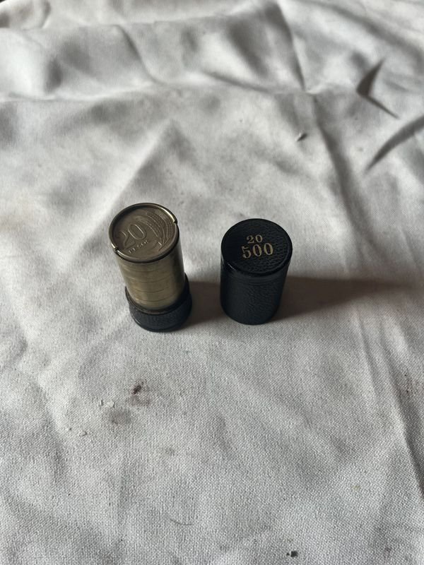 Porta monedas de bronce y cuero para 20 pesos - imagen 5