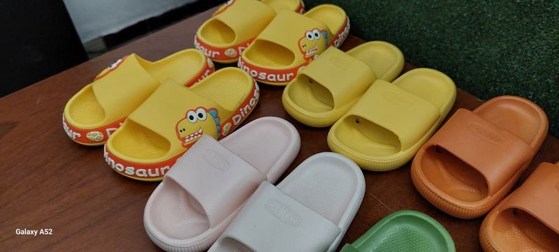 Zapatillas infantiles con diseño de dinosaurio - imagen 3