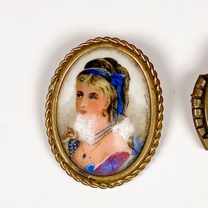 Dos Prendedores Ovalados de Porcelana Limoges con Retratos - imagen 4