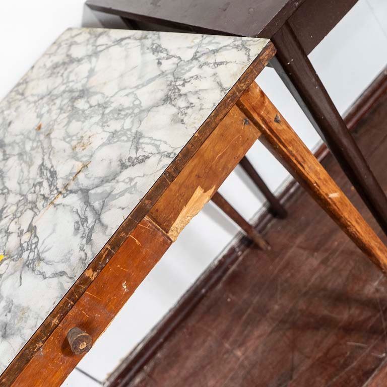 Muebles de madera con detalles en la superficie y encapado - imagen 2