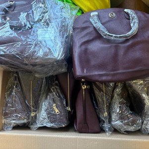 Lote de 10 Carteras Color Borravino con Logo DUANI - imagen 3