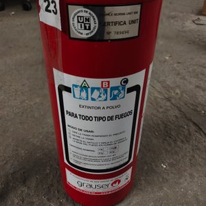 Extintor Portátil Rojo Grauser con Manguera y Manómetro - imagen 2