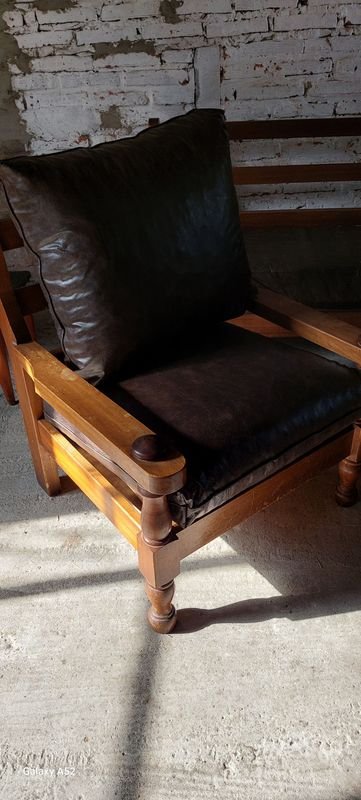 Juego de living en madera con almohadones - imagen 5