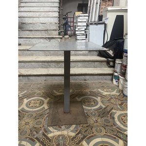 Lote siguiente: 3 Mesas de Hierro Cuadradas