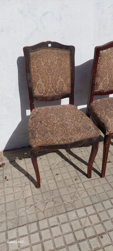 Sillas antiguas de madera en buen estado - imagen 2