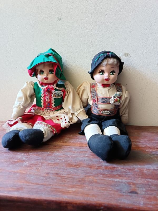 Par de Muñecas Alemanas/Bávaras Vintage de Mediados del Siglo XX