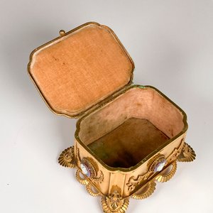 Cofre Alhajero Metálico Dorado con Camafeos y Placa Central - imagen 6