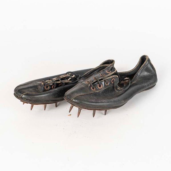 Lote siguiente: Zapatillas de atletismo con suelas metálicas
