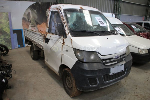 Camioneta Utilitaria Blanca con Caja Metálica - imagen 1