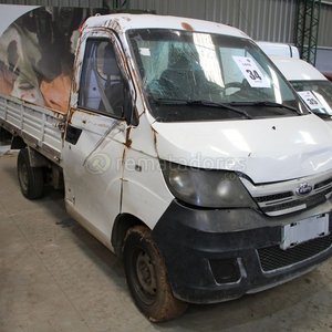 Camioneta Utilitaria Blanca con Caja Metálica - imagen 1