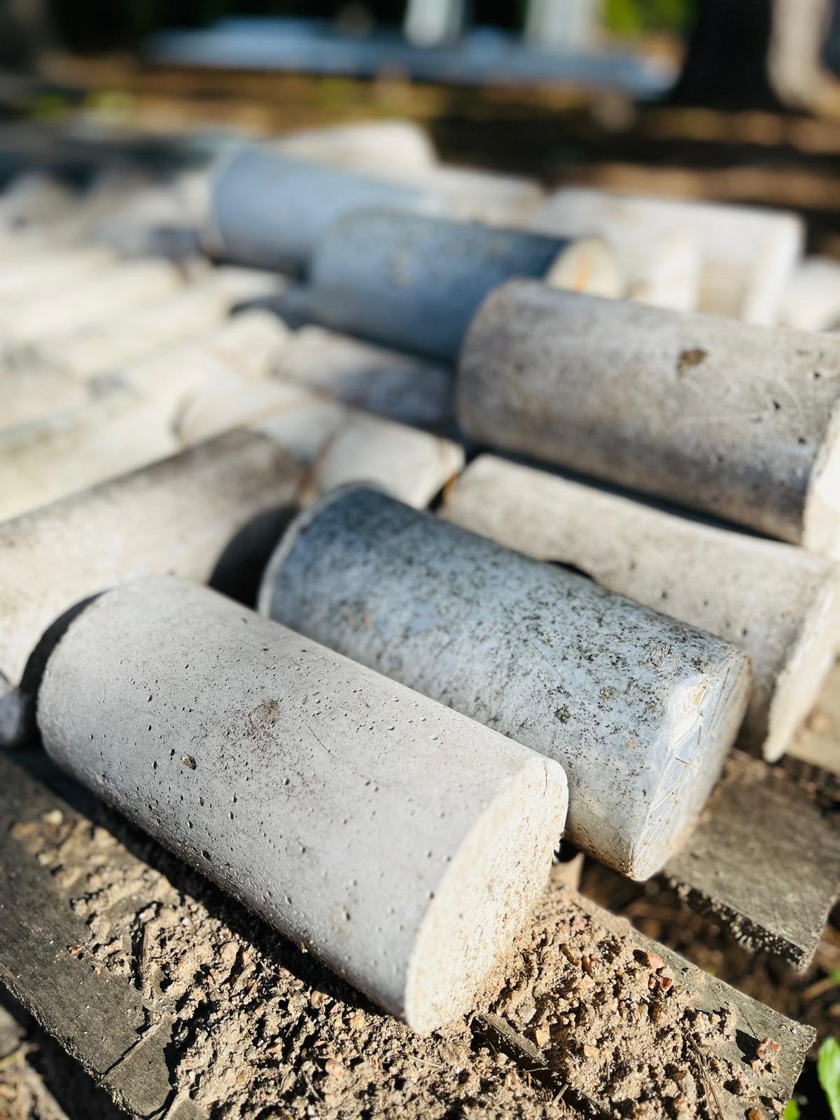 Lote de 57 Probetas de Hormigón para Construcción