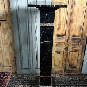 Pedestal de Mármol Negro Rectangular con Tapa Cuadrada Restaurada - imagen 1