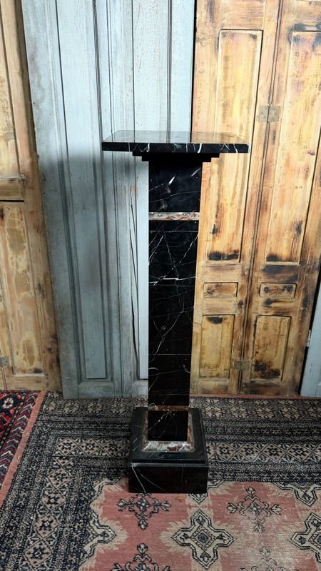 Pedestal de Mármol Negro Rectangular con Tapa Cuadrada Restaurada