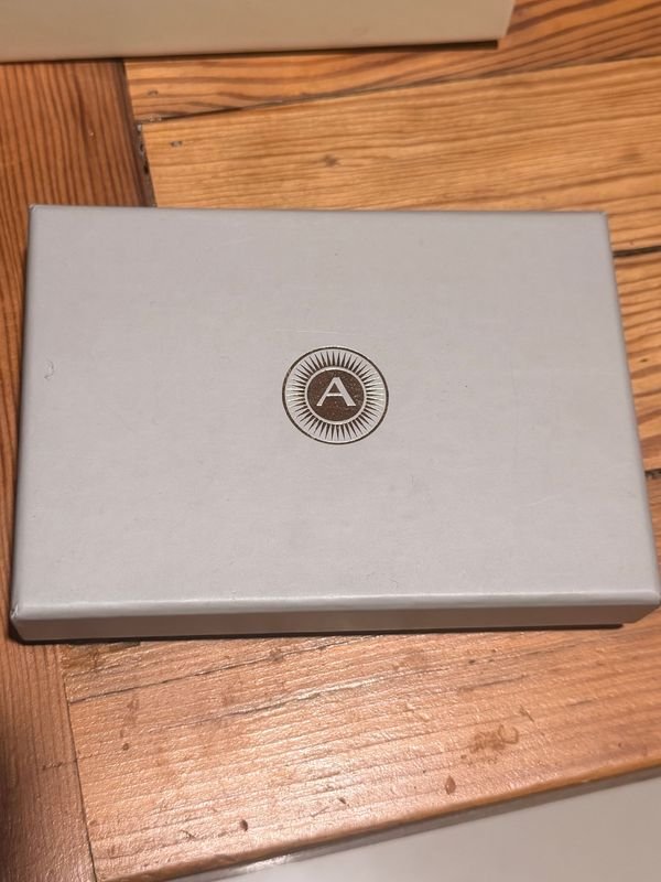 Caja de naipes para poker marca Azzaro - imagen 1