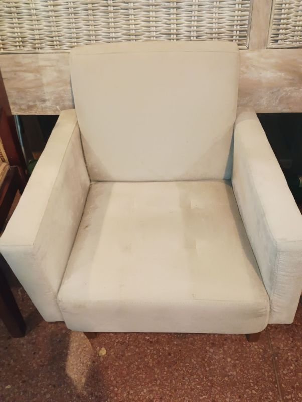 Lote anterior: Sillon de cuero con posabrazos y respaldar